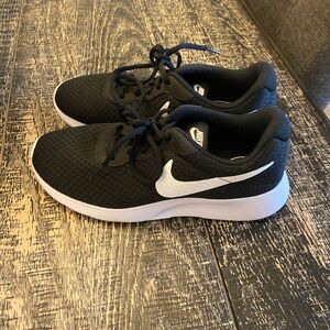 Nike Women’s Black and White Sneakers